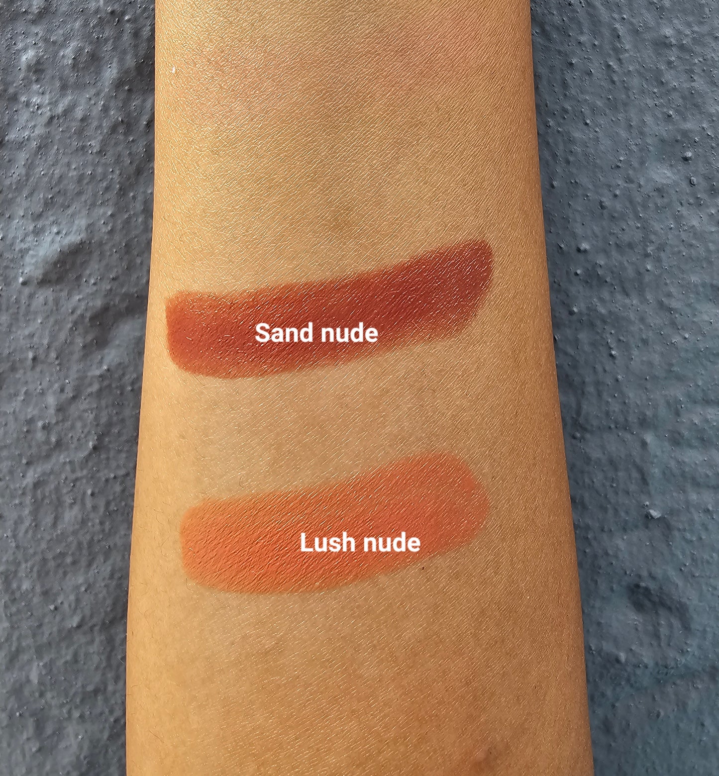 LAKMÉ 9 TO 5 PRIMER + SHINE LIPSTICK -SN3 Sand Nude