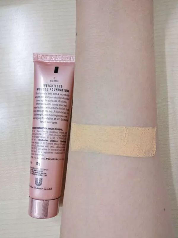 LAKMÉ 9TO5 WEIGHTLESS MOUSSE FOUNDATION- BEIGE VANILLA